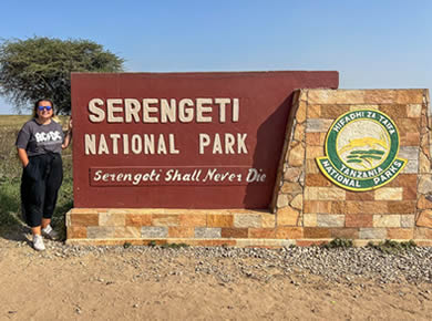 Affordable self-drive safaris in East Africa. 4×4 rentals with rooftop tents, border crossing docs & on-the-ground support. Serengeti, Mara, Bwindi & more.